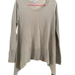 ❣️5/$50 Say What Gray Woman’s size Large Hi-Low Sweater